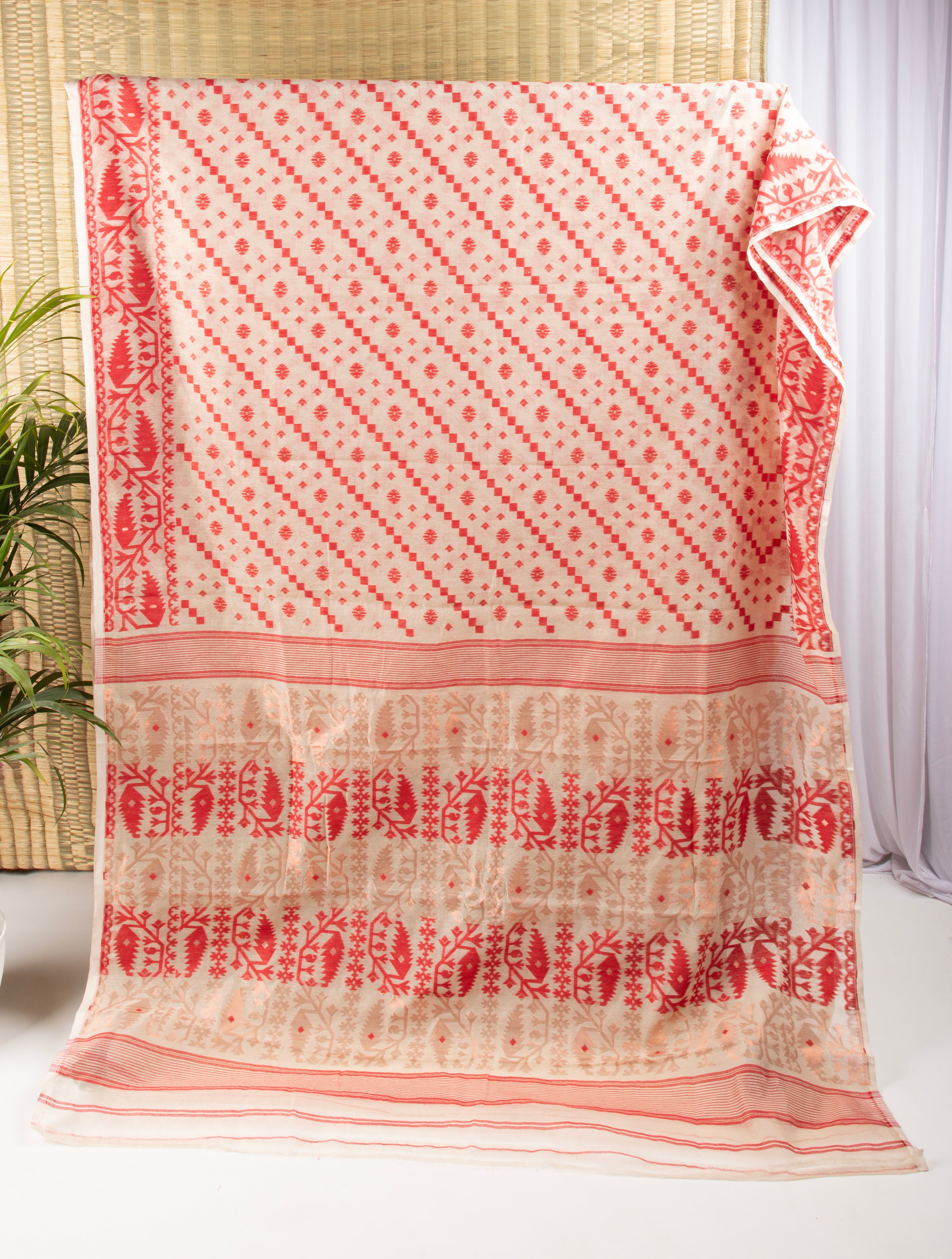 Red and white jamdani saree