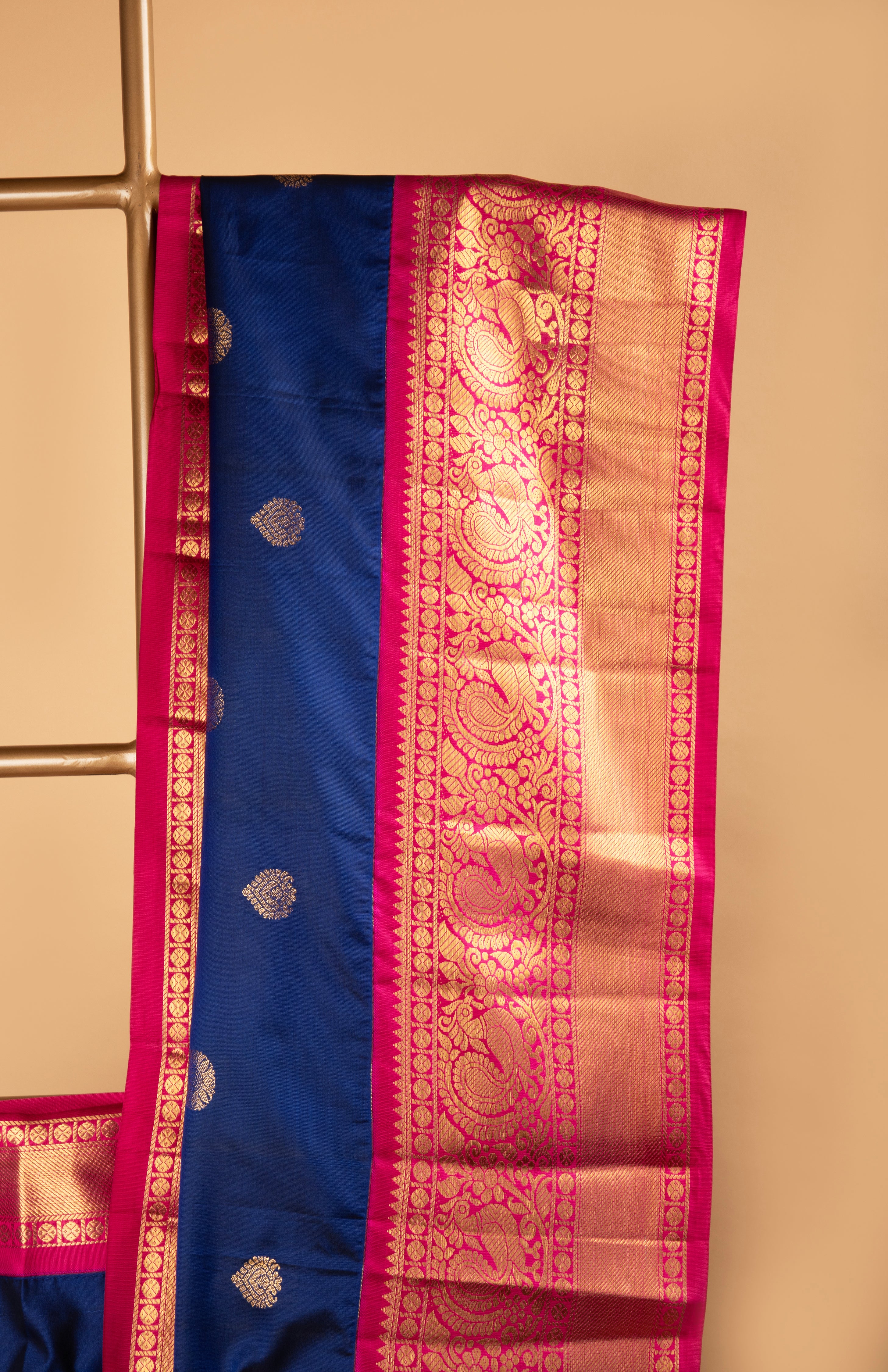 Blue and pink buta gadwal