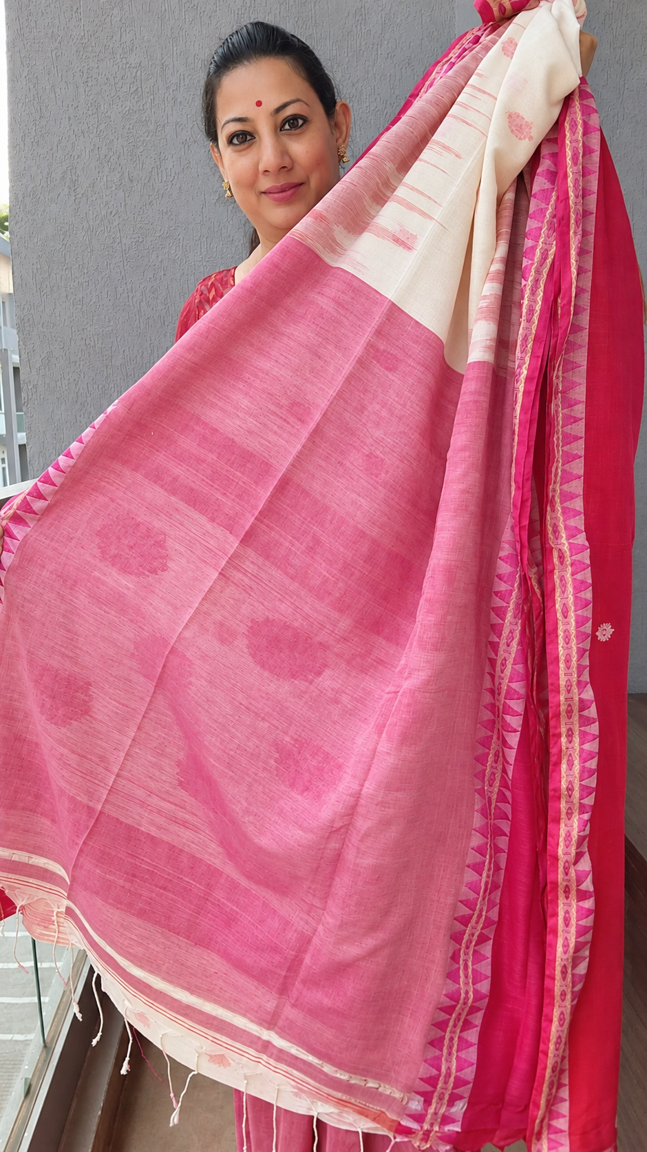 Red and off white Fulia saree