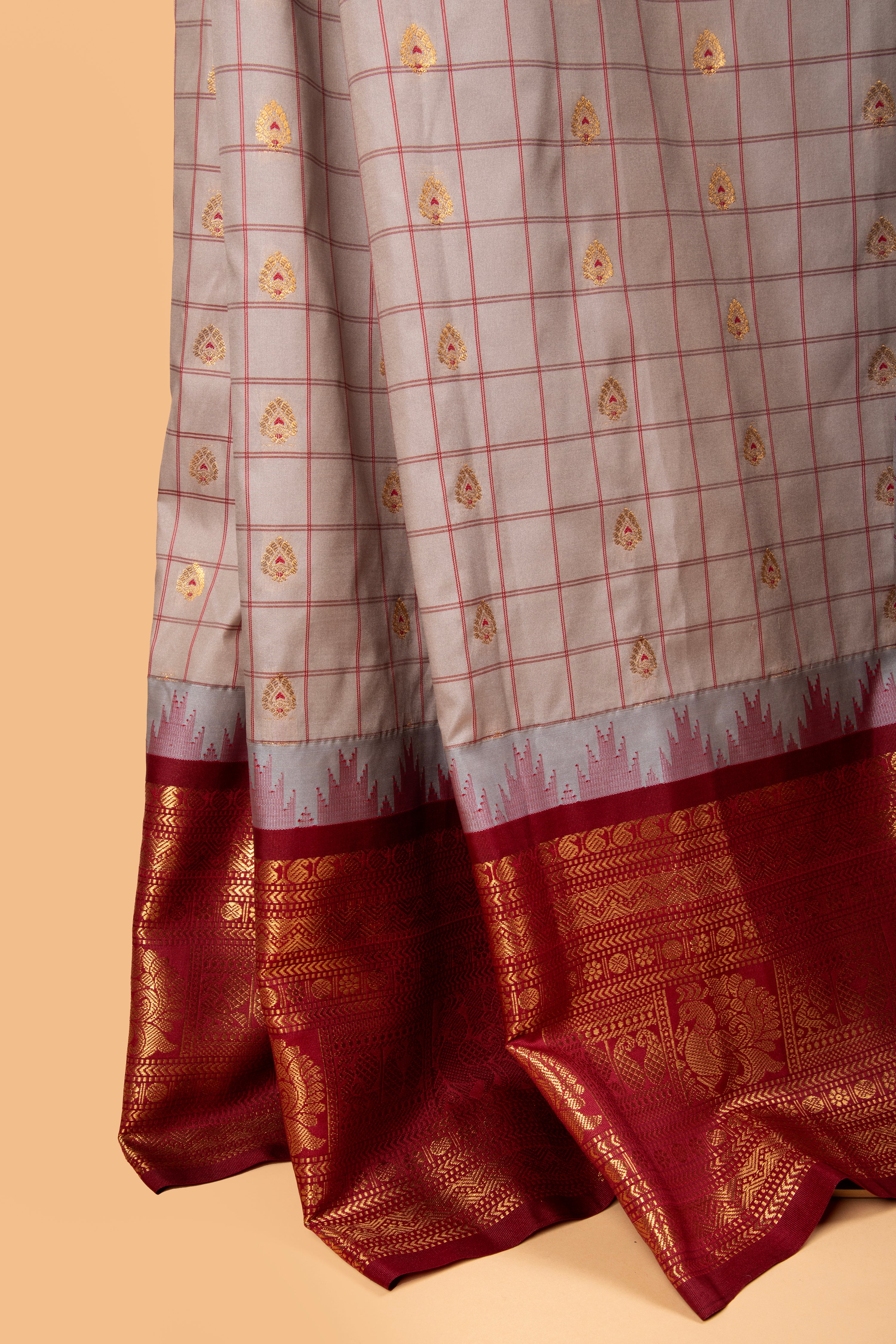 Grey and maroon check gadwal saree