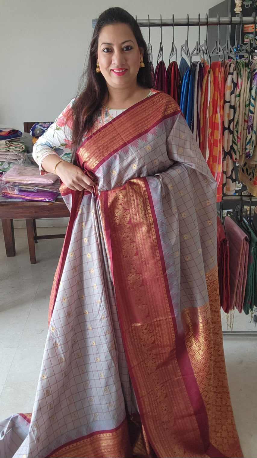 Grey and maroon check gadwal saree