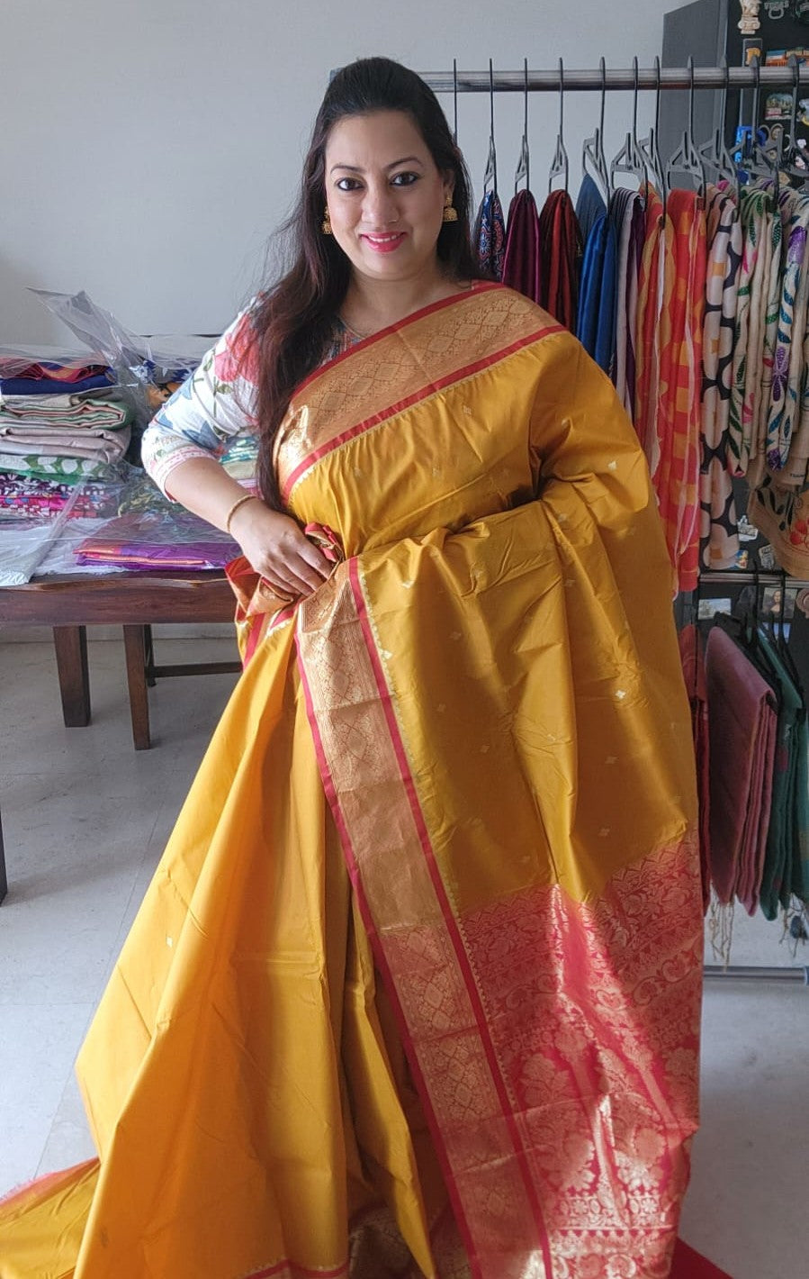 Yellow and red gadwal