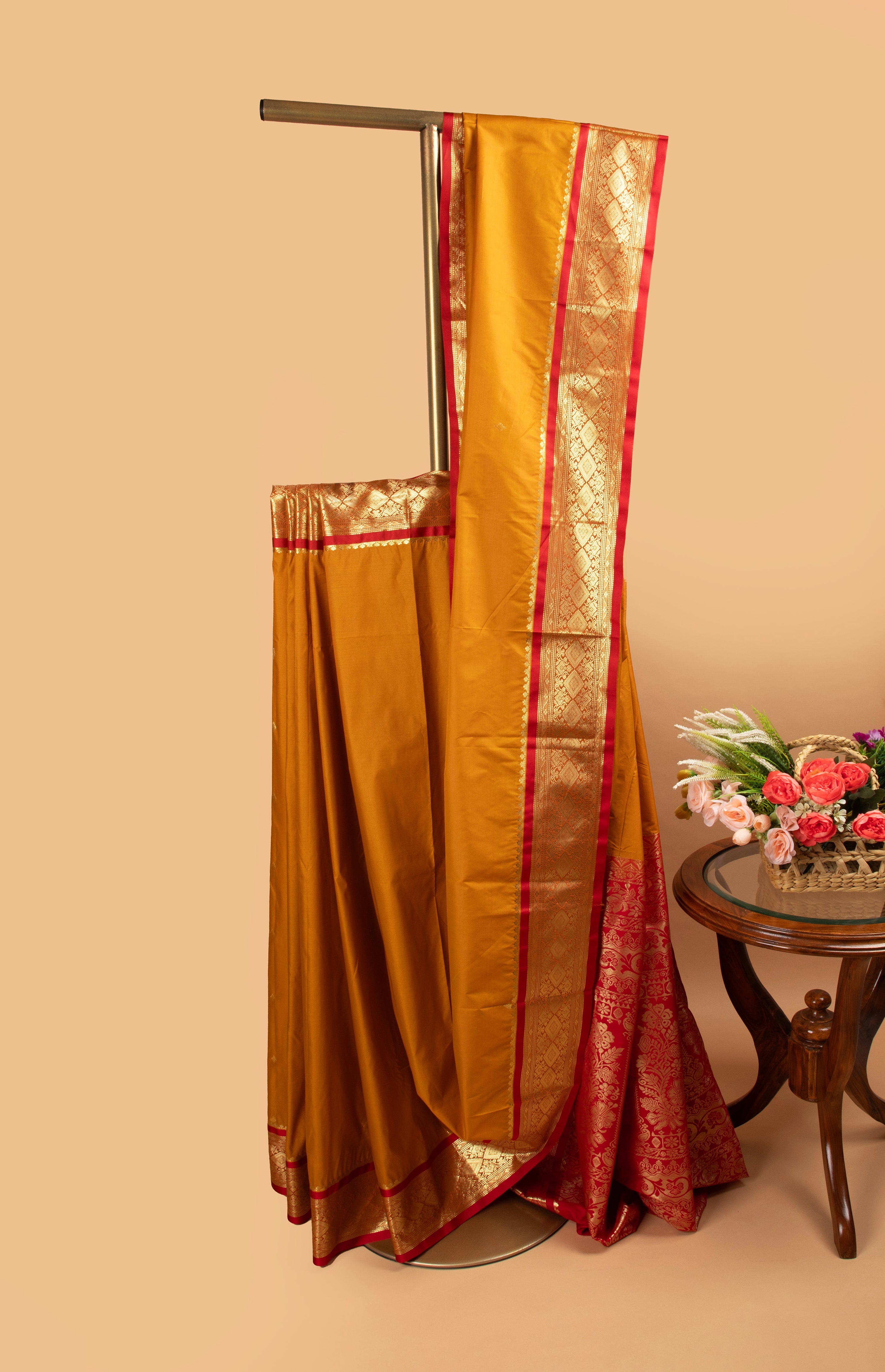 Yellow and red gadwal