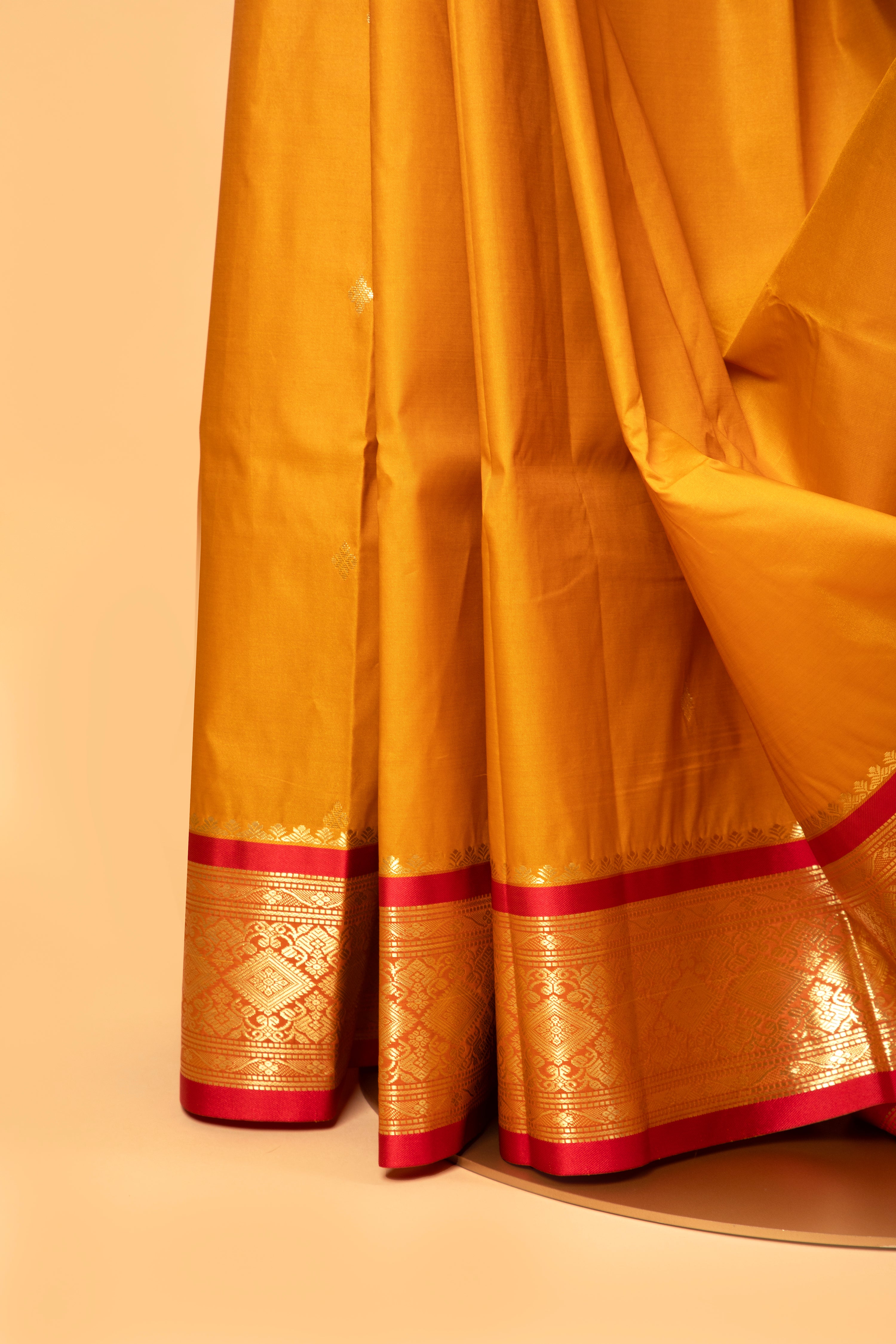 Yellow and red gadwal