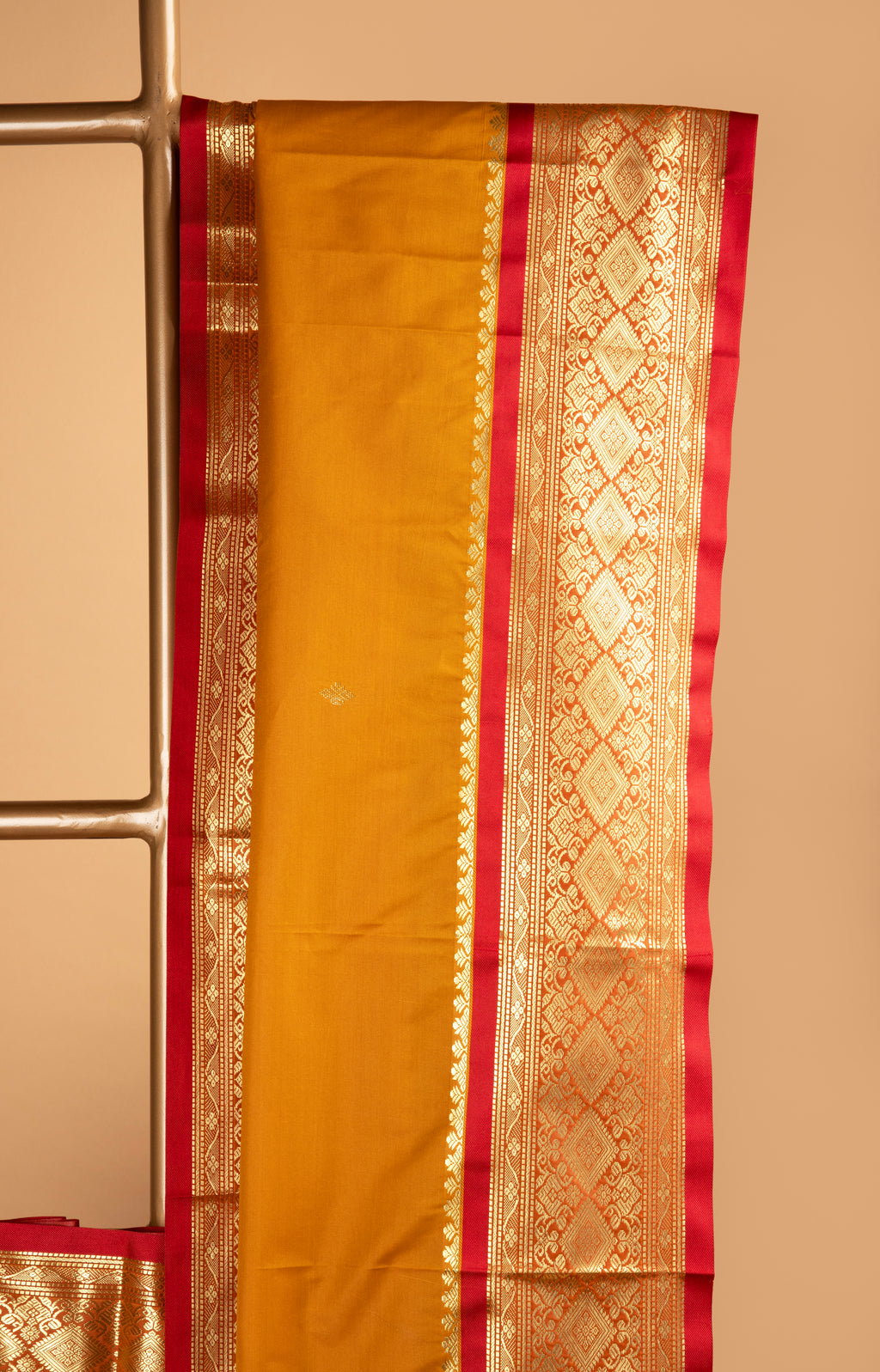 Yellow and red gadwal