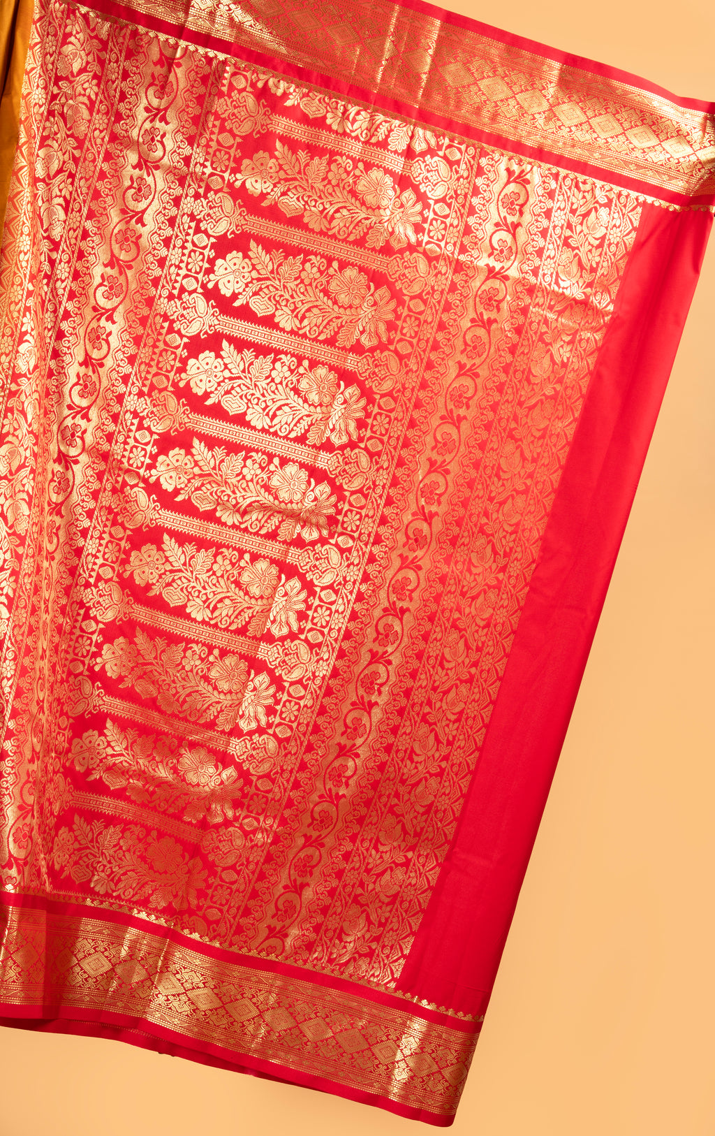 Yellow and red gadwal